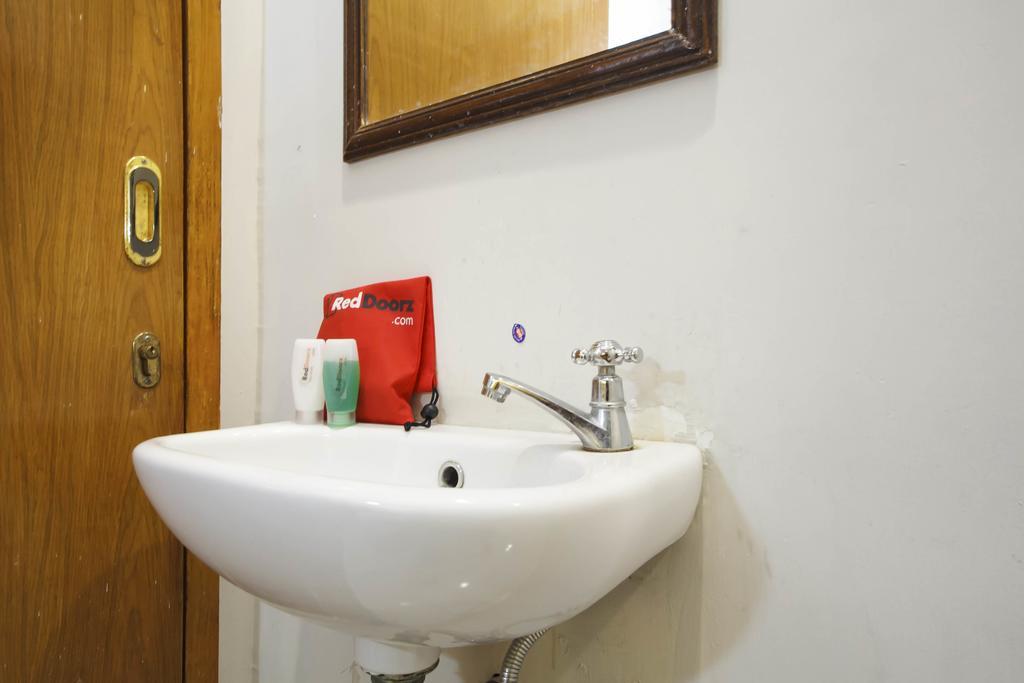 Hotel Reddoorz Near Juanda Airport T1 Brebek Exteriér fotografie