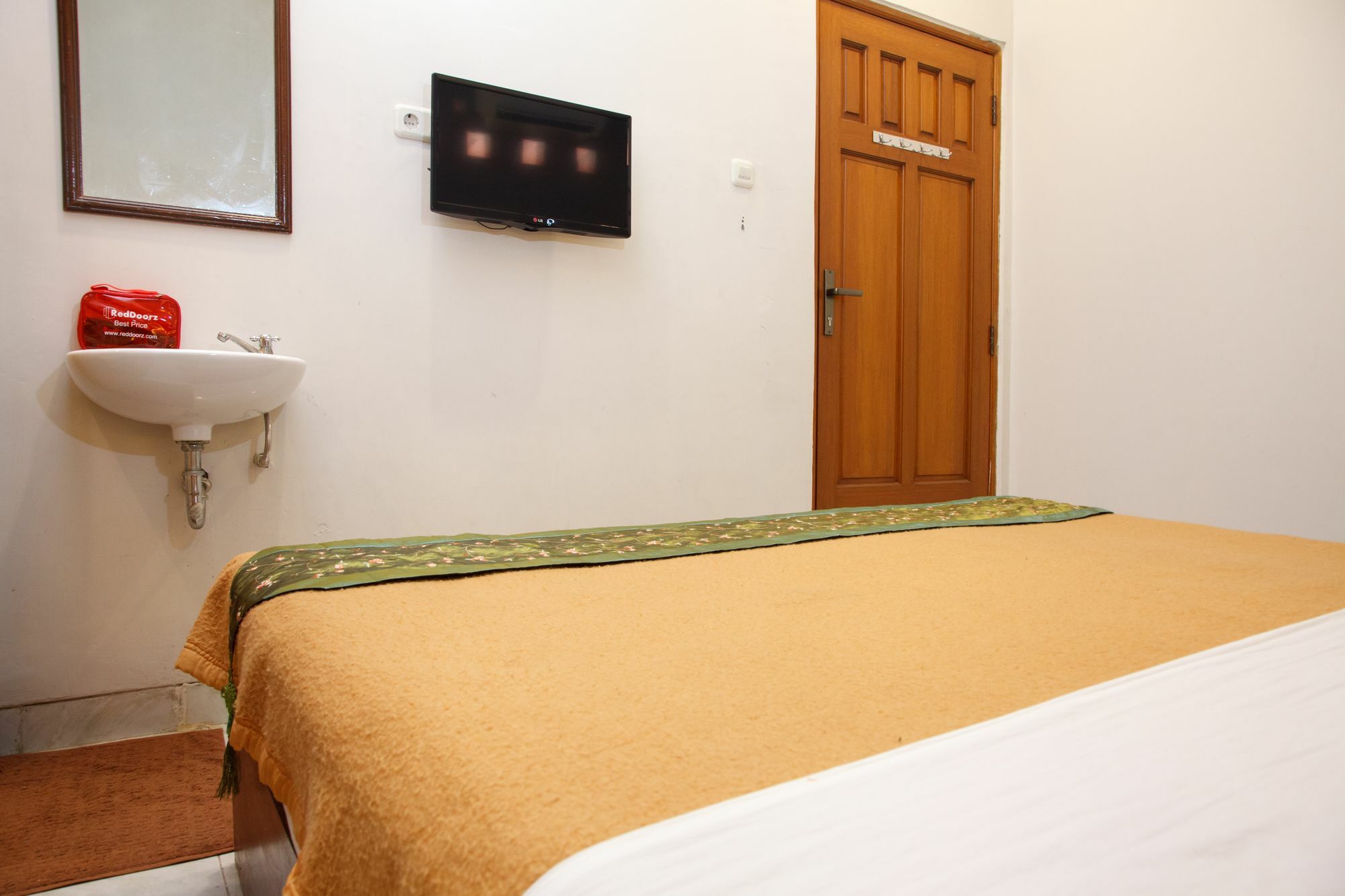 Hotel Reddoorz Near Juanda Airport T1 Brebek Exteriér fotografie